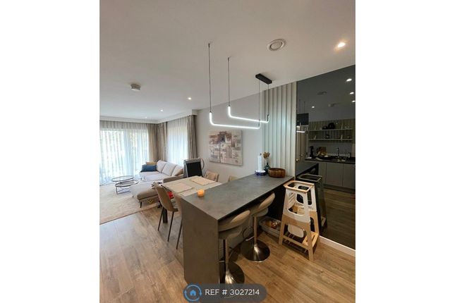 Flat, Buttercup Apartments Bittacy Hill, London photo 2