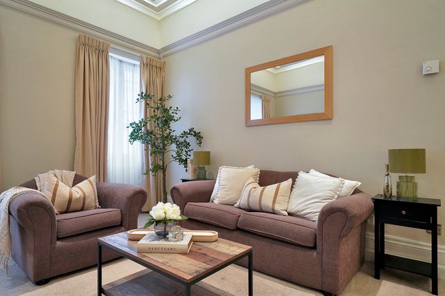 Sleek Mayfair Flat | Hertford St & Lift, Hertford Street, London photo 4
