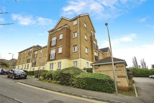 Flat for sale in Coniston Avenue, Purfleet-On-Thames, Essex