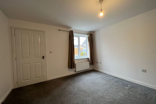 Town house to rent in Holmes Wood Close, Wigan