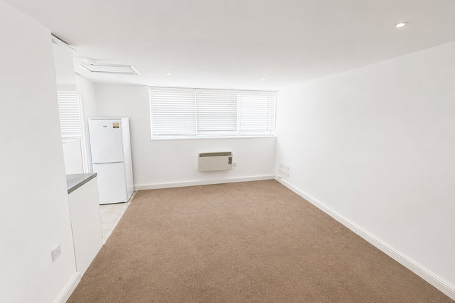Flat F, Orion House, 49, High Street, Addlestone photo 4