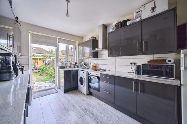 22, Kingsley Road, Ilford photo 4