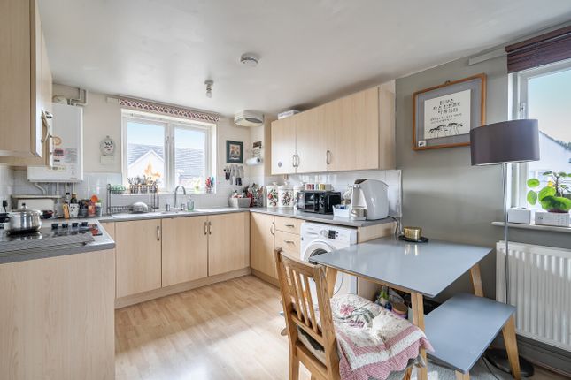 4, Chandlers Close, West Molesey photo 2