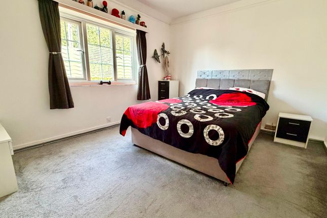 2 Hollybank, Southampton Road, RINGWOOD photo 3