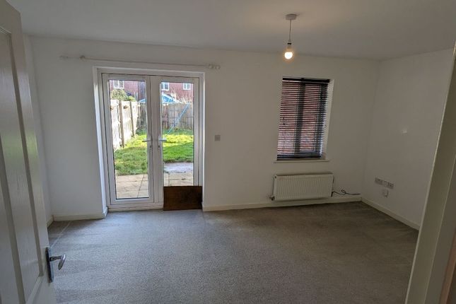 16 Kay Grove, Milton Keynes photo 2