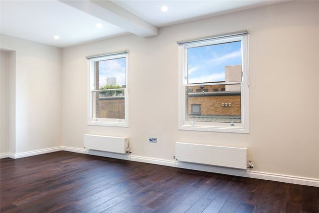 Terraced house to rent in Kennington Park Road, London