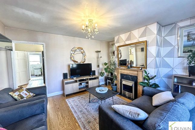 13 Griffiths Gardens, Tredegar photo 2
