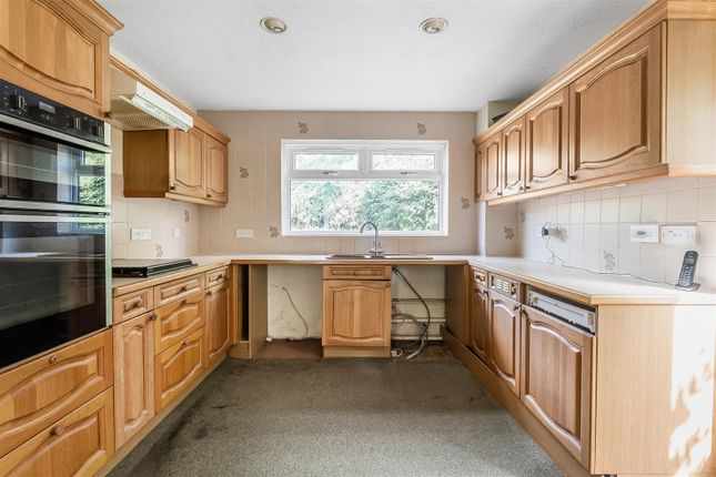 4, Ashwood Park, Fetcham photo 4