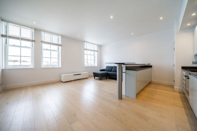 Flat to rent in Chepstow Place, London