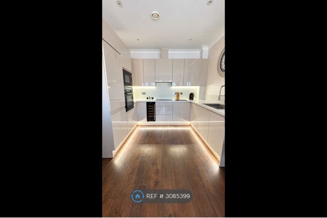 Clovelly Place, Greenhithe photo 4