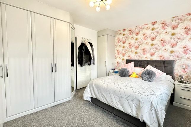 Flat for sale in St. Winifreds Close, Chigwell