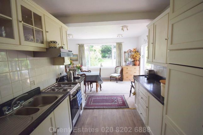 62, Park View Gardens, London photo 3