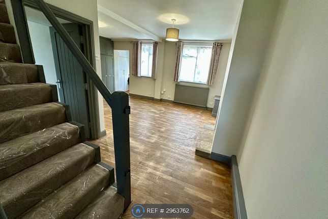 Hamilton Avenue, Cheam, Sutton photo 3