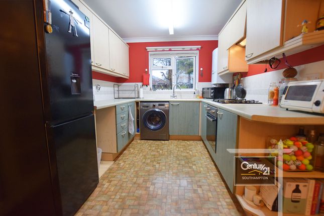 47, Roselands Gardens, SOUTHAMPTON photo 3