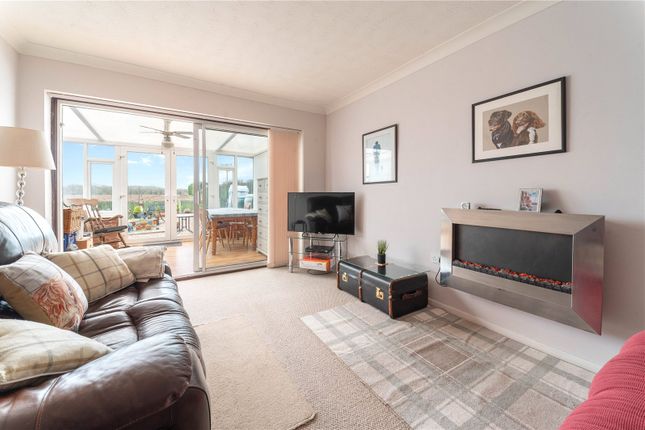 24, Glebe Close, Manningtree photo 2
