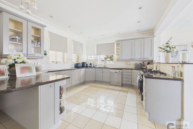 9 Oak Lawn, Newton Abbot photo 4