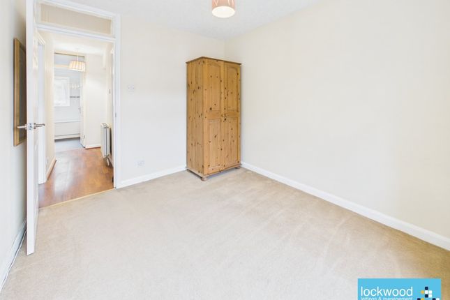 6, Greenacre Court, South Road photo 4