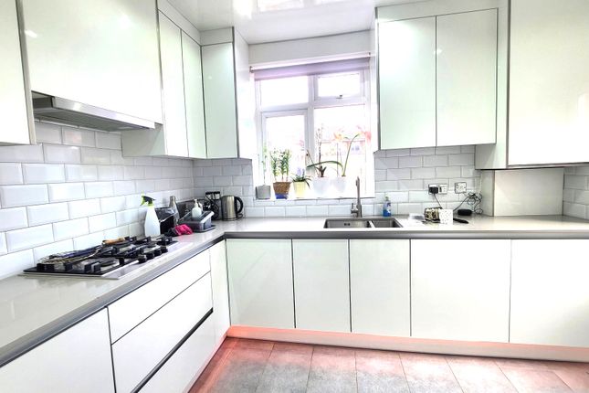 Town house to rent in Highbury Road, Leicester