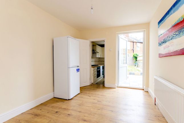 Denzil Road, Guildford photo 4