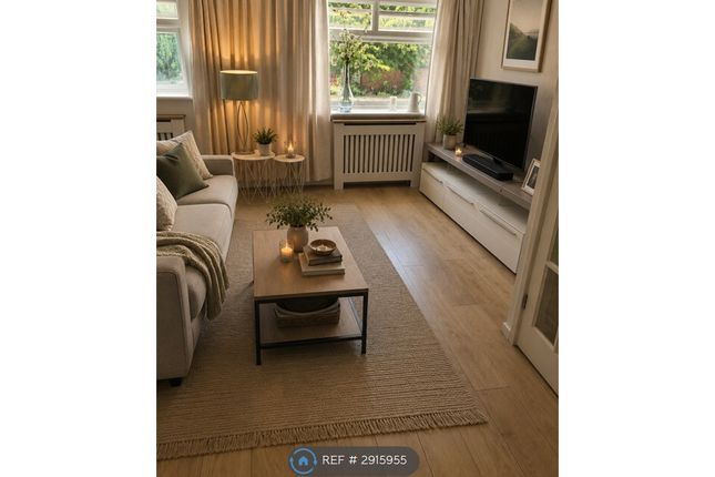 Frating Crescent, Woodford Green photo 2