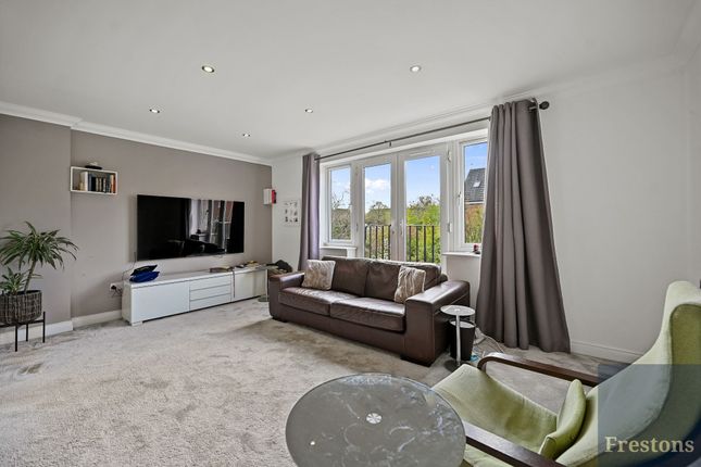 19 Keats Close, Borehamwood photo 2