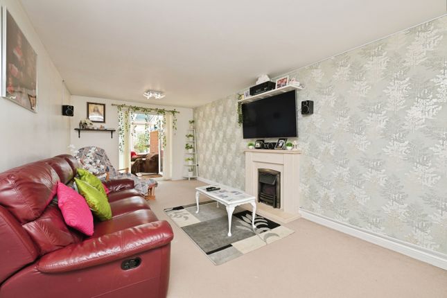14, Livingstone Road, Corby photo 3