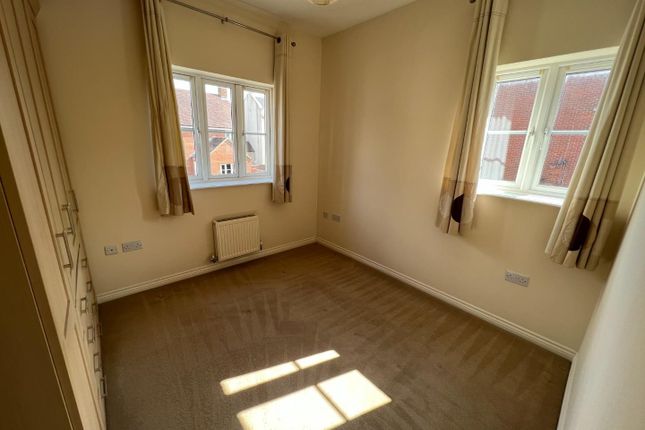 11, Mycroft Road, Swindon photo 5