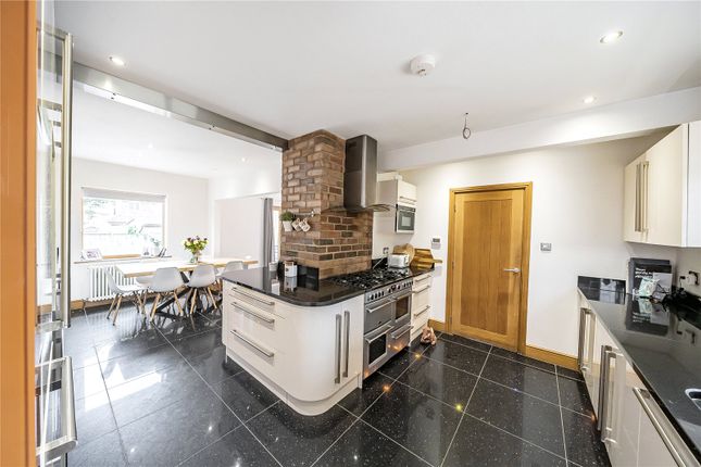 125, Holmsley Lane, Leeds photo 2