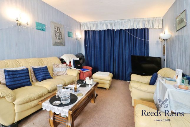 75, Middleton Gardens, Ilford photo 4