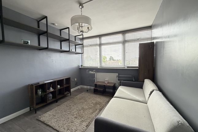 Flat Flat 11, Princes Court, Prince Avenue, Southend-on-sea photo 2