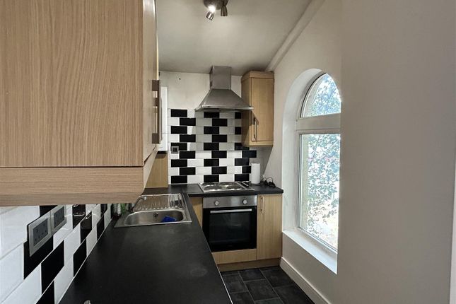 2 Queen Victoria Road, Llanelli photo 5