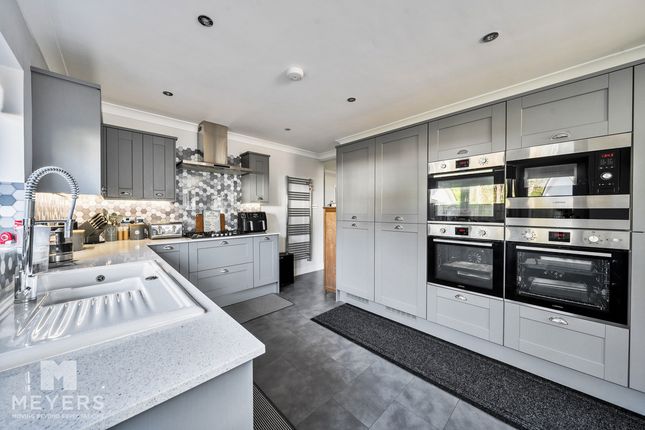 22, Craigwood Drive, Ferndown photo 3