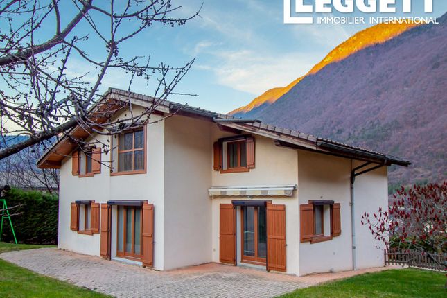 Thumbnail Villa for sale in Grand-Aigueblanche, Savoie, Auvergne-Rhône-Alpes