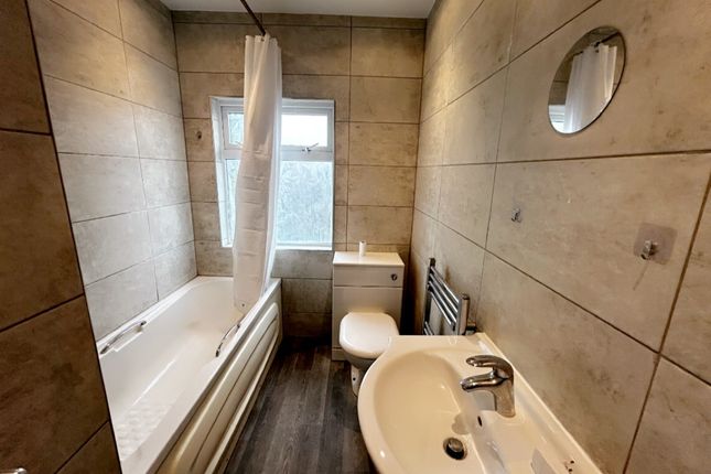 206, Coventry photo 4