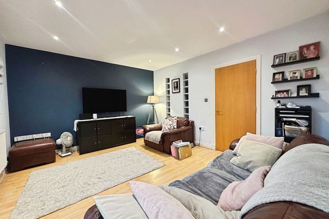 2 Stoneleigh Villas, Stoneleigh Drive, Manchester photo 2