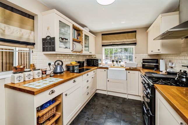 11, Westfield Road, SLOUGH photo 4