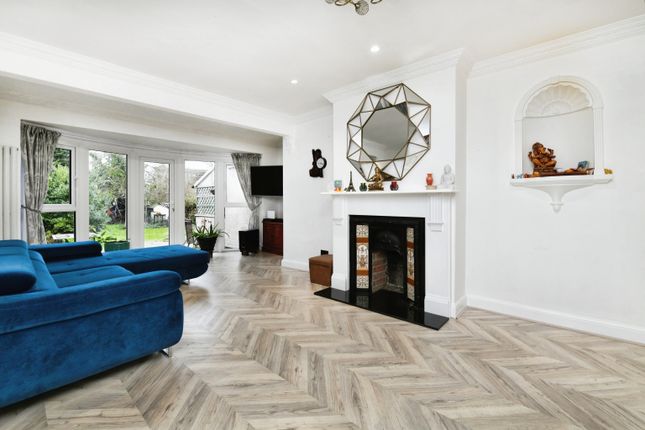 11, Vista Road, Wickford photo 2