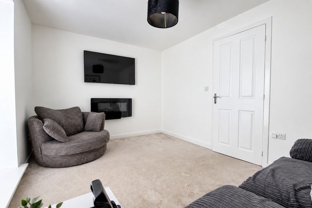 13, Lewis Crescent, Cardiff photo 4
