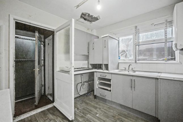 14, Swale Avenue, Queenborough photo 4