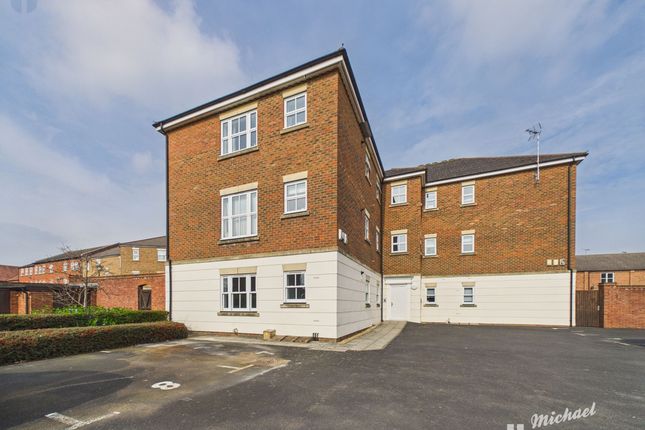 2-bed flat on 29 Kingsgate, Aylesbury, £195,000