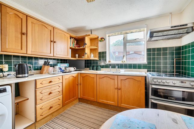 20, Cobfields, Maidstone photo 3