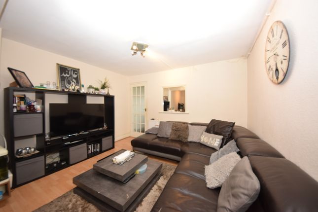 80, Inglehurst Gardens, Ilford photo 2