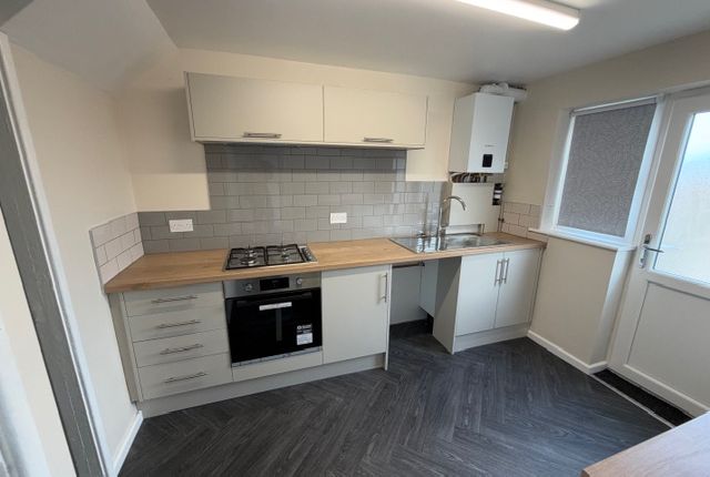 6, Snowden Close Bramley Leeds photo 2