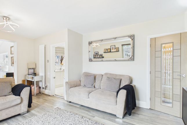 41, Silverton Close, Hyde photo 3