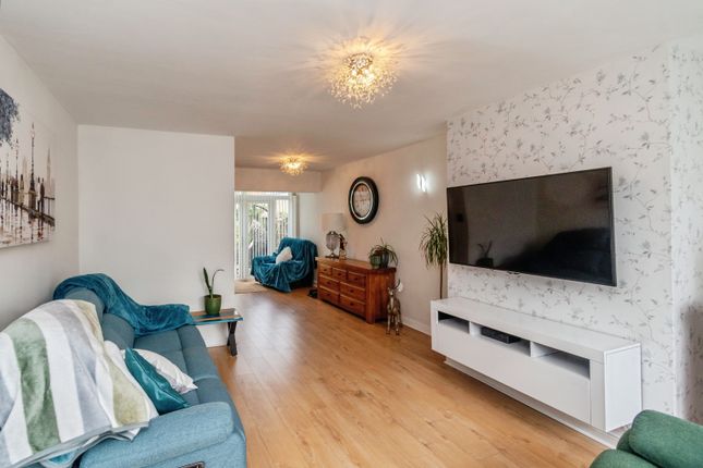 1, Langley Gardens, Wolverhampton photo 3
