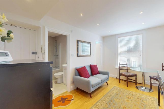 Second Floor Flat, 13, Seagrave Road, London photo 2