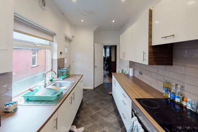 Dennistead Crescent, Leeds photo 3
