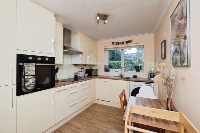 Flat 8, Arnold Court, 278, Wilbraham Road, Greater Manchester photo 4