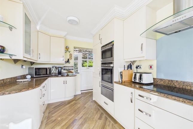 12, Middle Garth Drive, South Cave photo 4