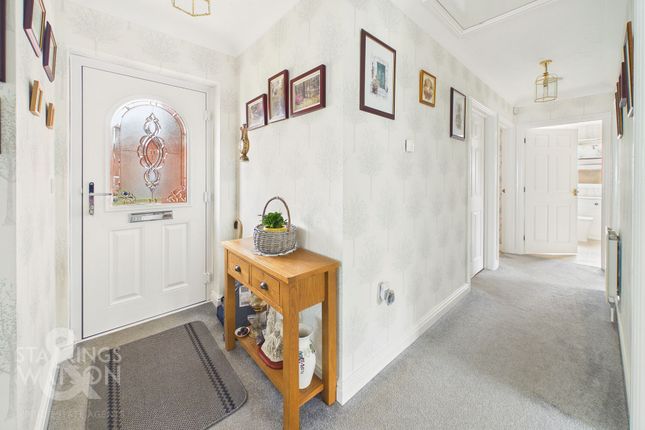 2 Oak Tree Close, Norwich photo 4